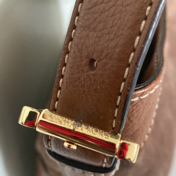 Michael Kors. 'jet Set' Code: B-1206 Taupe Brown Suede Leather Tote. - Picture 3 of 13